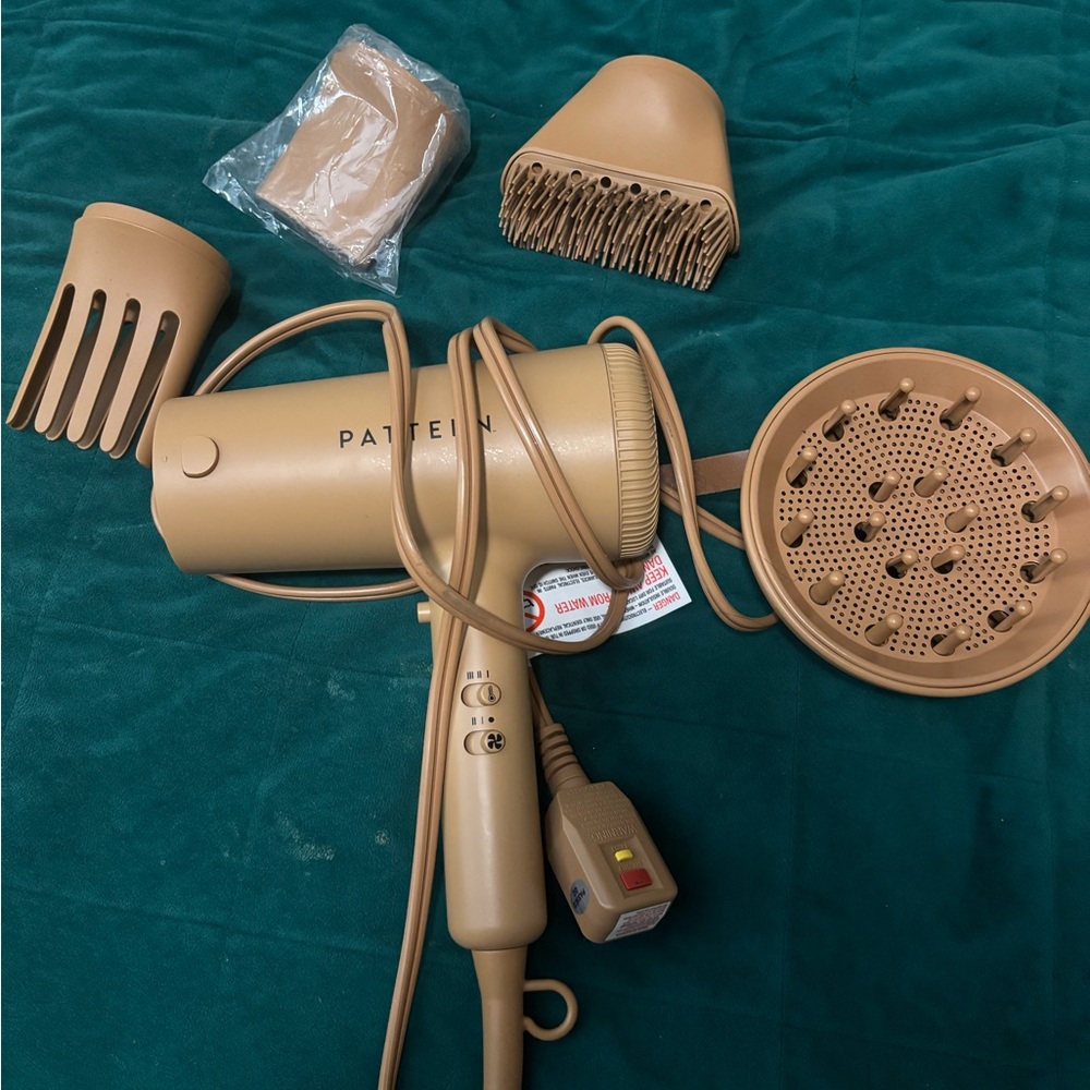 Compact Travel Hair Dryer with Diffuser – Tan